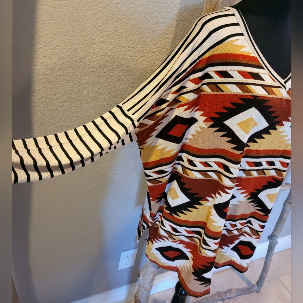JADE by JANE Aztec Top - Picture 5 of 7